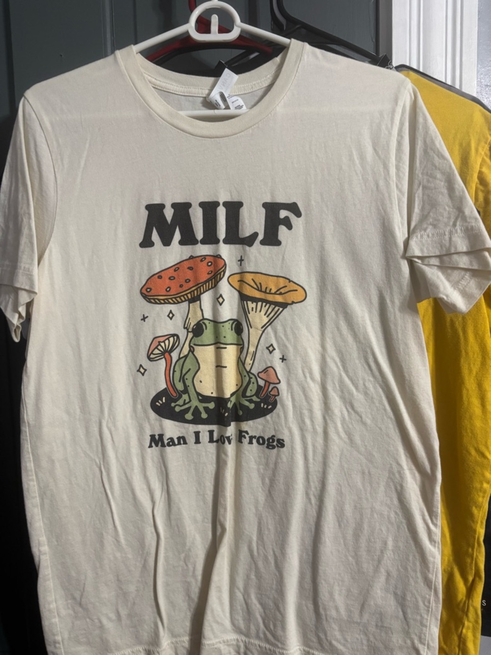 Man I Love Frogs Graphic Tee - Cream